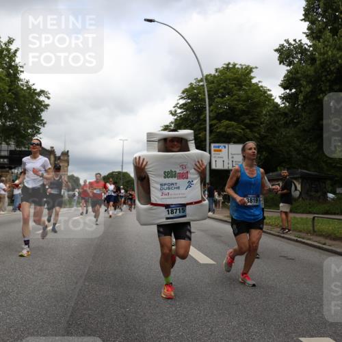 29.06.2025 - hella hamburg halbmarathon Yannick Fuchs http://msf.ph/oto/8250925 29.06.2025 10:47:56 20KM 1267, 1422, 1442, 1502, 1549, 1870, 2058, 2070, 2354, 2432, 2518, 2630, 3096, 3103, 3819, 4299, 5020, 5259, 6260, 6294, 6374, 6511, 6512, 7274, 7395, 7478, 7973, 8285, 8335, 8394, 9032, 9380, 9791, 9922, 10040, 11009, 11068, 11430, 11789, 11844, 12321, 12607, 12632, 13033, 13397, 13794, 13803, 13912, 14026, 14239, 14702, 15146, 15441, 15838, 15856, 15946, 16780, 17348, 17482, 18143, 18308, 18418, 18450, 18514, 18612, 19067 meine-sportfotos.de