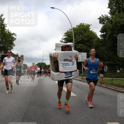 29.06.2025 - hella hamburg halbmarathon Yannick Fuchs http://msf.ph/oto/8250975 29.06.2025 10:47:56 20KM 1267, 1422, 1442, 1502, 1549, 1870, 2058, 2070, 2354, 2432, 2518, 2630, 3096, 3103, 3819, 4299, 5020, 5259, 6260, 6294, 6374, 6511, 6512, 7274, 7395, 7478, 7973, 8285, 8335, 8394, 9032, 9380, 9791, 9922, 10040, 11009, 11068, 11430, 11789, 11844, 12321, 12607, 12632, 13033, 13397, 13794, 13803, 13912, 14026, 14239, 14702, 15146, 15441, 15838, 15856, 15946, 16780, 17348, 17482, 18143, 18308, 18418, 18450, 18514, 18612, 19067 meine-sportfotos.de