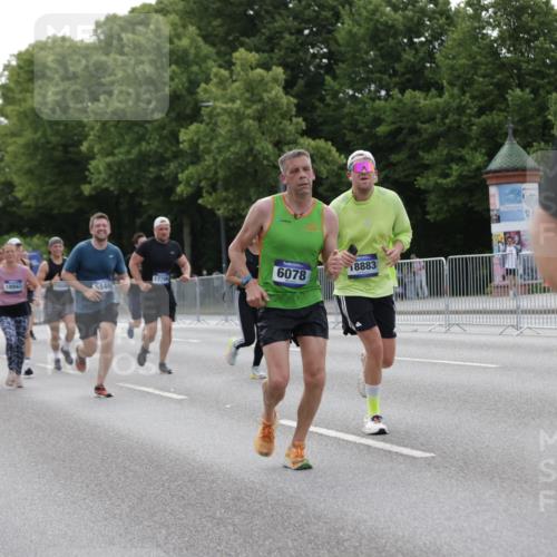 29.06.2025 - hella hamburg halbmarathon Jannik Wohlers http://msf.ph/oto/8251005 29.06.2025 10:30:59 Lombardsbrücke 1292, 1979, 2414, 2914, 4817, 5165, 5437, 5846, 5943, 6057, 6078, 6546, 7604, 7772, 8050, 8072, 8073, 10111, 10586, 11587, 13724, 14349, 15725, 16457, 16978, 17517, 17587, 17706, 17989, 18390, 18507, 18883, 18943 meine-sportfotos.de