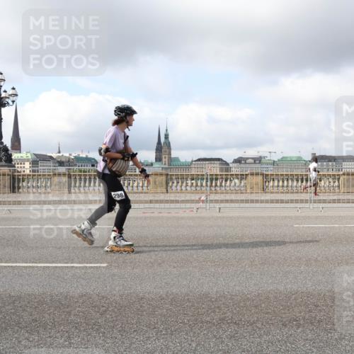 29.06.2025 - hella hamburg halbmarathon Lena Gebhardt http://msf.ph/oto/8251009 29.06.2025 09:02:54 Lombardsbrücke  meine-sportfotos.de