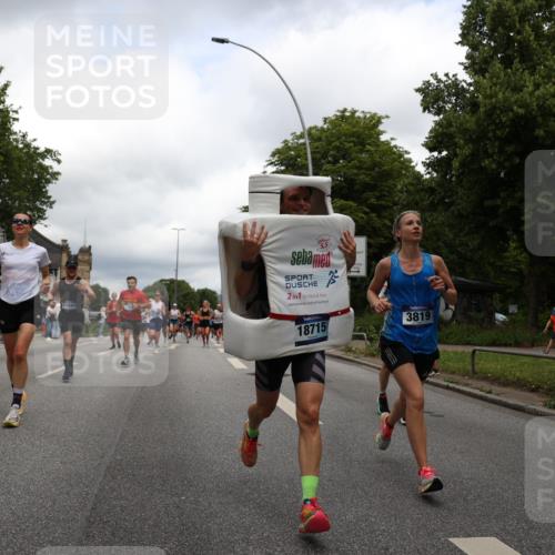 29.06.2025 - hella hamburg halbmarathon Yannick Fuchs http://msf.ph/oto/8251018 29.06.2025 10:47:56 20KM 1267, 1422, 1442, 1502, 1549, 1870, 2058, 2070, 2354, 2432, 2518, 2630, 3096, 3103, 3819, 4299, 5020, 5259, 6260, 6294, 6374, 6511, 6512, 7274, 7395, 7478, 7973, 8285, 8335, 8394, 9032, 9380, 9791, 9922, 10040, 11009, 11068, 11430, 11789, 11844, 12321, 12607, 12632, 13033, 13397, 13794, 13803, 13912, 14026, 14239, 14702, 15146, 15441, 15838, 15856, 15946, 16780, 17348, 17482, 18143, 18308, 18418, 18450, 18514, 18612, 19067 meine-sportfotos.de