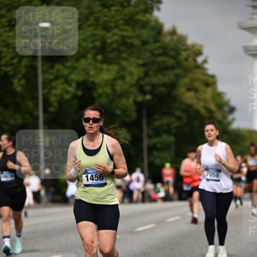 29.06.2025 - hella hamburg halbmarathon Dr. Thomas Lammeyer http://msf.ph/oto/8251032 29.06.2025 10:14:21 Kennedybrücke 1052, 1186, 1456, 1483, 1513, 4389, 7058, 7250, 7685, 8090, 8685, 9150, 9681, 9816, 9829, 9988, 11180 meine-sportfotos.de