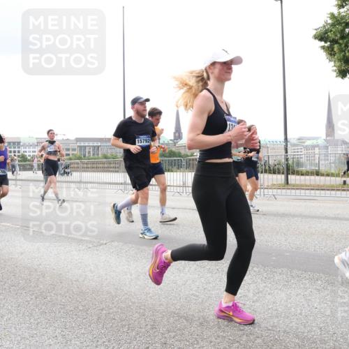 29.06.2025 - hella hamburg halbmarathon Lena Gebhardt http://msf.ph/oto/8251041 29.06.2025 10:34:09 Lombardsbrücke 1189, 1275, 1417, 1672, 1705, 1787, 1896, 2265, 2412, 2464, 2482, 2496, 2510, 2511, 2526, 2801, 2933, 3145, 3264, 3340, 3345, 3560, 3829, 3848, 4479, 4696, 4807, 4824, 4826, 4942, 5096, 5141, 5557, 5561, 5566, 5584, 5609, 5691, 5821, 5822, 5887, 6105, 6364, 6515, 6516, 6571, 6574, 6956, 7027, 7324, 7329, 7565, 8202, 8277, 8349, 8375, 8377, 8383, 8401, 8965, 9094, 9379, 9875, 9995, 10007, 10071, 10360, 10561, 10564, 11872, 13957, 16919, 17230, 18941 meine-sportfotos.de