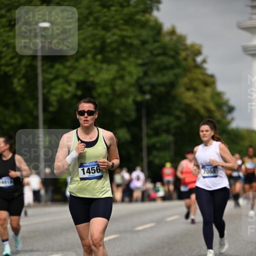 29.06.2025 - hella hamburg halbmarathon Dr. Thomas Lammeyer http://msf.ph/oto/8251065 29.06.2025 10:14:21 Kennedybrücke 1052, 1186, 1456, 1483, 1513, 4389, 7058, 7250, 7685, 8090, 8685, 9150, 9681, 9816, 9829, 9988, 11180 meine-sportfotos.de