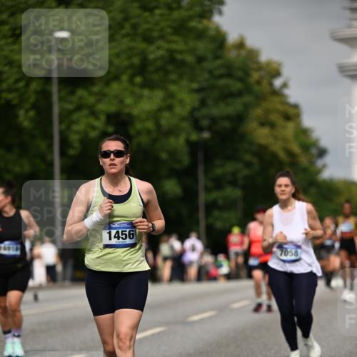 29.06.2025 - hella hamburg halbmarathon Dr. Thomas Lammeyer http://msf.ph/oto/8251103 29.06.2025 10:14:22 Kennedybrücke 1052, 1186, 1456, 1483, 1513, 4389, 7058, 7250, 7685, 8685, 9150, 9681, 9816, 9829, 9988 meine-sportfotos.de