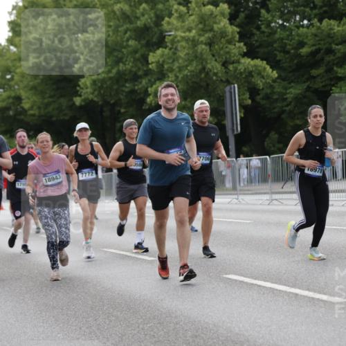 29.06.2025 - hella hamburg halbmarathon Jannik Wohlers http://msf.ph/oto/8251109 29.06.2025 10:31:00 Lombardsbrücke 1292, 1979, 2414, 2914, 4817, 5165, 5437, 5846, 5943, 6057, 6078, 6546, 7604, 7772, 8050, 8072, 8073, 10111, 10586, 11587, 13724, 14349, 15725, 16457, 16978, 17404, 17517, 17587, 17706, 17989, 18390, 18507, 18672, 18883, 18943 meine-sportfotos.de