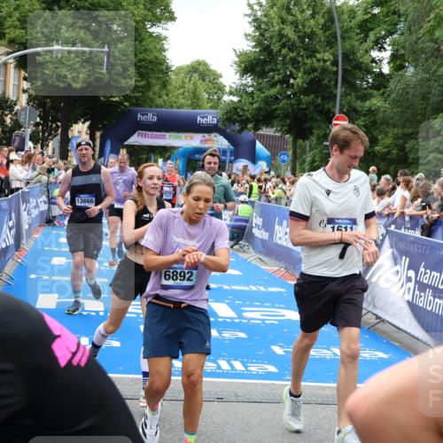29.06.2025 - hella hamburg halbmarathon Zöllner http://msf.ph/oto/8251119 29.06.2025 10:58:13 Ziel 1563, 1611, 2907, 4319, 4426, 6104, 8290, 10408, 13666, 15125, 15189, 18068 meine-sportfotos.de