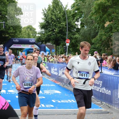 29.06.2025 - hella hamburg halbmarathon Zöllner http://msf.ph/oto/8251132 29.06.2025 10:58:13 Ziel 1563, 1611, 2907, 4319, 4426, 6104, 8290, 10408, 13666, 15125, 15189, 18068 meine-sportfotos.de