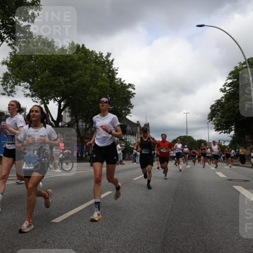 29.06.2025 - hella hamburg halbmarathon Yannick Fuchs http://msf.ph/oto/8251155 29.06.2025 10:47:56 20KM 1267, 1422, 1442, 1502, 1549, 1870, 2058, 2070, 2354, 2432, 2518, 2630, 3096, 3103, 3819, 4299, 5020, 5259, 6260, 6294, 6374, 6511, 6512, 7274, 7395, 7478, 7973, 8285, 8335, 8394, 9032, 9380, 9791, 9922, 10040, 11009, 11068, 11430, 11789, 11844, 12321, 12607, 12632, 13033, 13397, 13794, 13803, 13912, 14026, 14239, 14702, 15146, 15441, 15838, 15856, 15946, 16780, 17348, 17482, 18143, 18308, 18418, 18450, 18514, 18612, 19067 meine-sportfotos.de