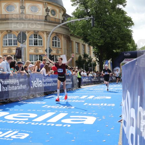 29.06.2025 - hella hamburg halbmarathon Strokosch-Dieckow http://msf.ph/oto/8251158 29.06.2025 10:40:28 Ziel 6649, 7284, 8370, 8966, 10978, 11767, 12365, 12540, 14924, 15015, 15164, 15247, 17214, 17245, 17916, 18192 meine-sportfotos.de