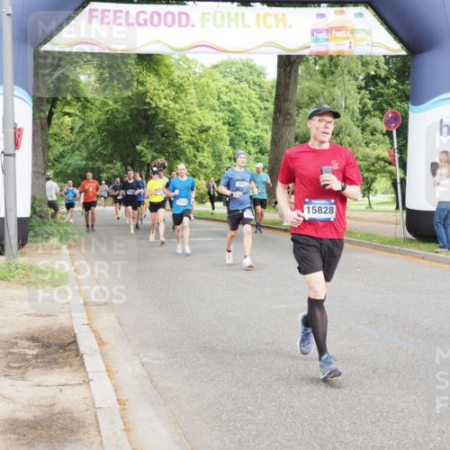 29.06.2025 - hella hamburg halbmarathon MichiJ http://msf.ph/oto/8251170 29.06.2025 10:28:54 Zwischen KM18-KM19 1882, 2324, 2750, 2826, 5375, 5508, 5745, 6149, 6683, 11765, 12046, 12540, 12704, 13158, 15828, 17620, 17973 meine-sportfotos.de