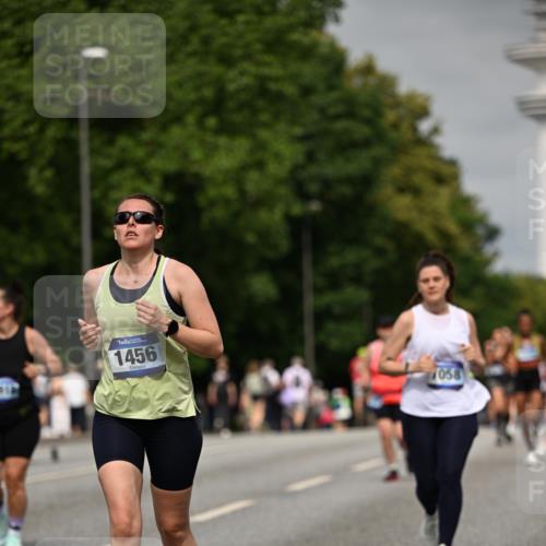 29.06.2025 - hella hamburg halbmarathon Dr. Thomas Lammeyer http://msf.ph/oto/8251181 29.06.2025 10:14:22 Kennedybrücke 1052, 1186, 1456, 1483, 1513, 4389, 7058, 7250, 7685, 8685, 9150, 9681, 9816, 9829, 9988 meine-sportfotos.de