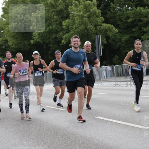 29.06.2025 - hella hamburg halbmarathon Jannik Wohlers http://msf.ph/oto/8251182 29.06.2025 10:31:00 Lombardsbrücke 1292, 1979, 2414, 2914, 4817, 5165, 5437, 5846, 5943, 6057, 6078, 6546, 7604, 7772, 8050, 8072, 8073, 10111, 10586, 11587, 13724, 14349, 15725, 16457, 16978, 17404, 17517, 17587, 17706, 17989, 18390, 18507, 18672, 18883, 18943 meine-sportfotos.de