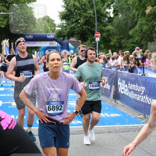29.06.2025 - hella hamburg halbmarathon Zöllner http://msf.ph/oto/8251194 29.06.2025 10:58:14 Ziel 1563, 2907, 4426, 6104, 8290, 10408, 13666, 14631, 15125, 15189, 18068 meine-sportfotos.de