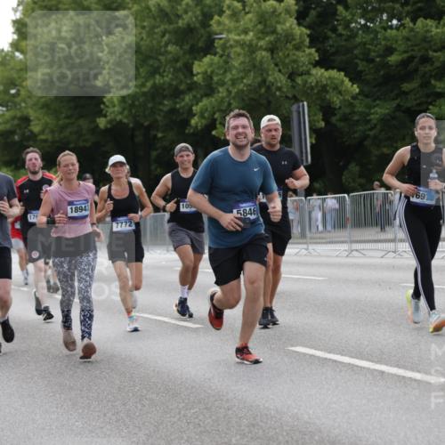 29.06.2025 - hella hamburg halbmarathon Jannik Wohlers http://msf.ph/oto/8251224 29.06.2025 10:31:00 Lombardsbrücke 1292, 1979, 2414, 2914, 4817, 5165, 5437, 5846, 5943, 6057, 6078, 6546, 7604, 7772, 8050, 8072, 8073, 10111, 10586, 11587, 13724, 14349, 15725, 16457, 16978, 17404, 17517, 17587, 17706, 17989, 18390, 18507, 18672, 18883, 18943 meine-sportfotos.de