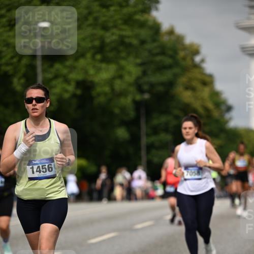 29.06.2025 - hella hamburg halbmarathon Dr. Thomas Lammeyer http://msf.ph/oto/8251260 29.06.2025 10:14:22 Kennedybrücke 1052, 1186, 1456, 1483, 1513, 4389, 7058, 7250, 7685, 8685, 9150, 9681, 9816, 9829, 9988 meine-sportfotos.de