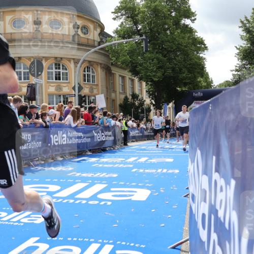 29.06.2025 - hella hamburg halbmarathon Strokosch-Dieckow http://msf.ph/oto/8251264 29.06.2025 10:40:30 Ziel 1912, 6649, 7284, 8966, 10978, 11767, 12365, 12540, 14924, 15015, 15164, 15247, 15542, 17214, 17245, 17724, 18192 meine-sportfotos.de