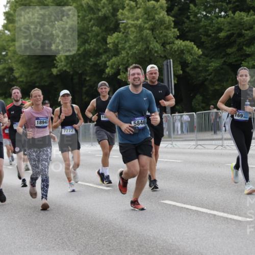 29.06.2025 - hella hamburg halbmarathon Jannik Wohlers http://msf.ph/oto/8251270 29.06.2025 10:31:00 Lombardsbrücke 1292, 1979, 2414, 2914, 4817, 5165, 5437, 5846, 5943, 6057, 6078, 6546, 7604, 7772, 8050, 8072, 8073, 10111, 10586, 11587, 13724, 14349, 15725, 16457, 16978, 17404, 17517, 17587, 17706, 17989, 18390, 18507, 18672, 18883, 18943 meine-sportfotos.de
