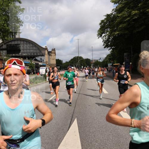 29.06.2025 - hella hamburg halbmarathon Yannick Fuchs http://msf.ph/oto/8251274 29.06.2025 10:35:29 20KM 1136, 1677, 2568, 2797, 2949, 3332, 3618, 4205, 4303, 4380, 4634, 4871, 4889, 5007, 5014, 5026, 5410, 5709, 6429, 6683, 7080, 7284, 7378, 7774, 8074, 8122, 8966, 9358, 9659, 9979, 10783, 10934, 10978, 11062, 11765, 11922, 11959, 12365, 12385, 12895, 13158, 13268, 13457, 14661, 14820, 15164, 15247, 15493, 15689, 16201, 16249, 16347, 16599, 17620, 17720, 17724, 17834, 17971, 18045, 18049, 18173, 18399, 18412, 18573 meine-sportfotos.de