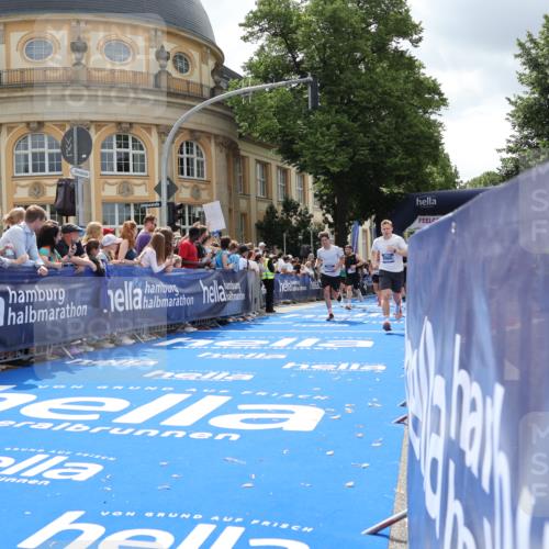 29.06.2025 - hella hamburg halbmarathon Strokosch-Dieckow http://msf.ph/oto/8251302 29.06.2025 10:40:31 Ziel 1912, 4843, 6649, 7284, 8966, 10978, 11767, 12365, 12540, 12865, 14820, 14924, 15015, 15164, 15247, 15542, 17214, 17724, 18192, 18399 meine-sportfotos.de