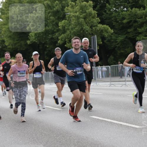 29.06.2025 - hella hamburg halbmarathon Jannik Wohlers http://msf.ph/oto/8251306 29.06.2025 10:31:01 Lombardsbrücke 1292, 1979, 2414, 2914, 4817, 5165, 5437, 5846, 5943, 6057, 6078, 6546, 7604, 7772, 8050, 8072, 8073, 9183, 10111, 10586, 11587, 13724, 14349, 15725, 16457, 16978, 17404, 17517, 17587, 17706, 17989, 18390, 18507, 18672, 18883, 18943 meine-sportfotos.de