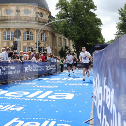29.06.2025 - hella hamburg halbmarathon Strokosch-Dieckow http://msf.ph/oto/8251331 29.06.2025 10:40:31 Ziel 1912, 4843, 6649, 7284, 8966, 10978, 11767, 12365, 12540, 12865, 14820, 14924, 15015, 15164, 15247, 15542, 17214, 17724, 18192, 18399 meine-sportfotos.de