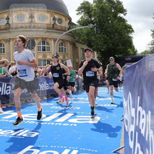 29.06.2025 - hella hamburg halbmarathon Strokosch-Dieckow http://msf.ph/oto/8251369 29.06.2025 10:40:33 Ziel 1912, 2324, 2714, 4843, 6649, 7284, 8966, 10978, 11767, 12365, 12540, 12865, 14272, 14820, 15015, 15164, 15247, 15493, 15542, 16599, 17214, 17724, 18192, 18399 meine-sportfotos.de