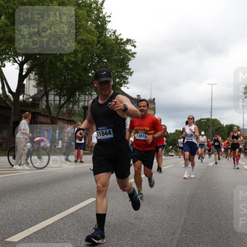 29.06.2025 - hella hamburg halbmarathon Yannick Fuchs http://msf.ph/oto/8251392 29.06.2025 10:47:57 20KM 1267, 1422, 1442, 1502, 1549, 1870, 2058, 2070, 2354, 2432, 2518, 2630, 3096, 3103, 3819, 4299, 5020, 5259, 6260, 6294, 6374, 6511, 6512, 7395, 7478, 7973, 8285, 8394, 9032, 9380, 9791, 9922, 10040, 11009, 11068, 11430, 11789, 11844, 12321, 12607, 12632, 13033, 13397, 13794, 13803, 13912, 14026, 14239, 14702, 15146, 15441, 15838, 15856, 15946, 16623, 16780, 17348, 17482, 18143, 18308, 18418, 18450, 18514, 18612, 19067 meine-sportfotos.de