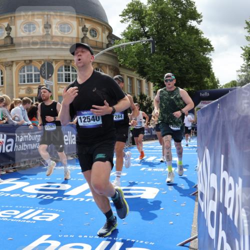 29.06.2025 - hella hamburg halbmarathon Strokosch-Dieckow http://msf.ph/oto/8251393 29.06.2025 10:40:34 Ziel 1912, 2324, 2714, 4843, 7284, 7622, 8966, 9294, 10978, 11767, 12365, 12540, 12865, 14272, 14820, 15015, 15164, 15493, 15542, 16599, 17214, 17724, 18192, 18399 meine-sportfotos.de