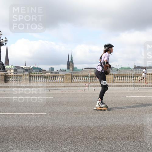 29.06.2025 - hella hamburg halbmarathon Lena Gebhardt http://msf.ph/oto/8251402 29.06.2025 09:02:54 Lombardsbrücke  meine-sportfotos.de