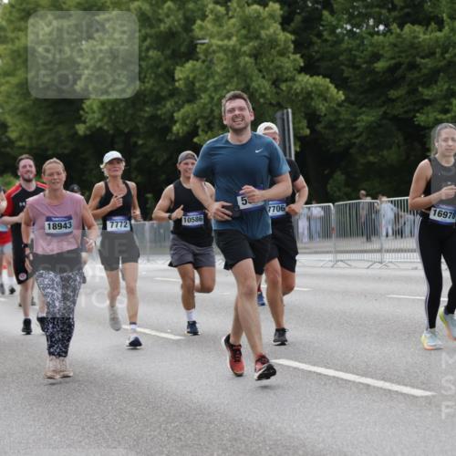 29.06.2025 - hella hamburg halbmarathon Jannik Wohlers http://msf.ph/oto/8251408 29.06.2025 10:31:01 Lombardsbrücke 1292, 1979, 2414, 2914, 4817, 5165, 5437, 5846, 5943, 6057, 6078, 6546, 7604, 7772, 8050, 8072, 8073, 9183, 10111, 10586, 11587, 13724, 14349, 15725, 16457, 16978, 17404, 17517, 17587, 17706, 17989, 18390, 18507, 18672, 18883, 18943 meine-sportfotos.de