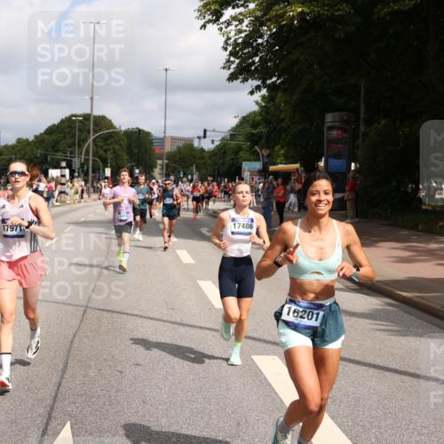 29.06.2025 - hella hamburg halbmarathon Yannick Fuchs http://msf.ph/oto/8251433 29.06.2025 10:35:30 20KM 1136, 1677, 2568, 2797, 2949, 3332, 3618, 4205, 4303, 4380, 4634, 4871, 4889, 5007, 5014, 5026, 5410, 5709, 6429, 6683, 7080, 7284, 7378, 7774, 8074, 8122, 8966, 9358, 9659, 9755, 9979, 10783, 10934, 10978, 11062, 11765, 11922, 11959, 12365, 12385, 12895, 13158, 13268, 13457, 14661, 14820, 15164, 15247, 15493, 15689, 16201, 16249, 16347, 16599, 17720, 17724, 17834, 17971, 18045, 18049, 18173, 18399, 18412, 18573 meine-sportfotos.de