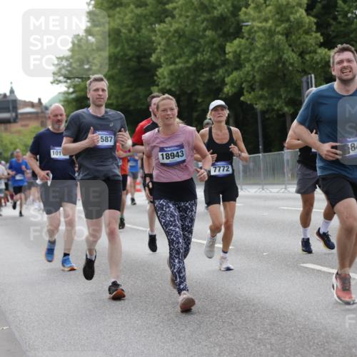 29.06.2025 - hella hamburg halbmarathon Jannik Wohlers http://msf.ph/oto/8251445 29.06.2025 10:31:01 Lombardsbrücke 1292, 1979, 2414, 2914, 4817, 5165, 5437, 5846, 5943, 6057, 6078, 6546, 7604, 7772, 8050, 8072, 8073, 9183, 10111, 10586, 11587, 13724, 14349, 15725, 16457, 16978, 17404, 17517, 17587, 17706, 17989, 18390, 18507, 18672, 18883, 18943 meine-sportfotos.de