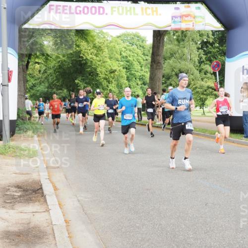 29.06.2025 - hella hamburg halbmarathon MichiJ http://msf.ph/oto/8251460 29.06.2025 10:28:55 Zwischen KM18-KM19 1882, 2324, 2826, 5375, 5508, 5745, 8629, 11765, 12046, 12540, 12704, 13158, 15828, 17620, 17973 meine-sportfotos.de