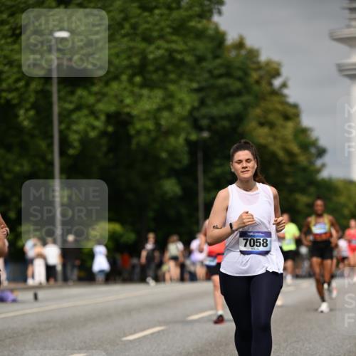 29.06.2025 - hella hamburg halbmarathon Dr. Thomas Lammeyer http://msf.ph/oto/8251495 29.06.2025 10:14:23 Kennedybrücke 1052, 1186, 1456, 1483, 1513, 4389, 7058, 7250, 7685, 8685, 9150, 9681, 9829, 9988 meine-sportfotos.de