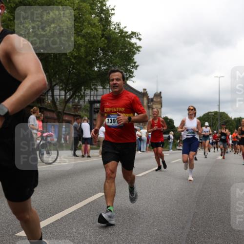 29.06.2025 - hella hamburg halbmarathon Yannick Fuchs http://msf.ph/oto/8251513 29.06.2025 10:47:58 20KM 1267, 1422, 1442, 1502, 1549, 1870, 2058, 2070, 2432, 2518, 2630, 3096, 3103, 3819, 4299, 5020, 5259, 6260, 6294, 6374, 7129, 7395, 7478, 7973, 8285, 8394, 9032, 9380, 9791, 9922, 10040, 11009, 11068, 11430, 11789, 11844, 12321, 12607, 12632, 13033, 13147, 13397, 13794, 13803, 13912, 14026, 14239, 14702, 15146, 15441, 15838, 15856, 15946, 16623, 16780, 17348, 17482, 18143, 18308, 18418, 18450, 18514, 18612, 19067 meine-sportfotos.de