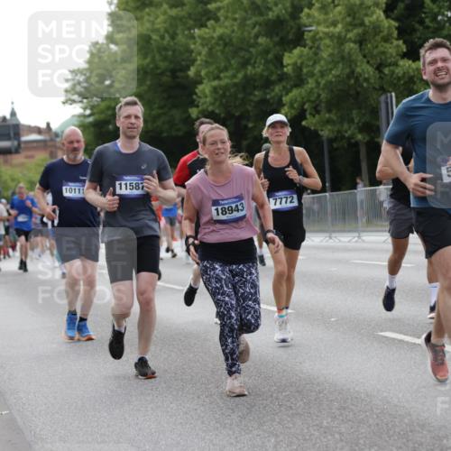 29.06.2025 - hella hamburg halbmarathon Jannik Wohlers http://msf.ph/oto/8251518 29.06.2025 10:31:02 Lombardsbrücke 1292, 1979, 2414, 2914, 4817, 4953, 5165, 5437, 5846, 5943, 6057, 6078, 6546, 6573, 7604, 7772, 8050, 9183, 10111, 10240, 10586, 11587, 13724, 14349, 15024, 15222, 15575, 15725, 16457, 16978, 17404, 17517, 17587, 17706, 17989, 18390, 18507, 18672, 18883, 18943 meine-sportfotos.de