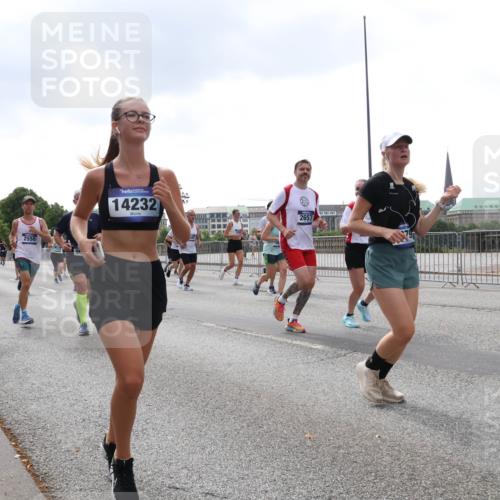 29.06.2025 - hella hamburg halbmarathon Lena Gebhardt http://msf.ph/oto/8251519 29.06.2025 10:45:42 Lombardsbrücke 1004, 1033, 1060, 1085, 1100, 1104, 1421, 1426, 1555, 1713, 1798, 1854, 1983, 2008, 2216, 2217, 2398, 2522, 2550, 2657, 2664, 2917, 2954, 2965, 2973, 3160, 3164, 3357, 3377, 3879, 3993, 4099, 4102, 4104, 4224, 4306, 4317, 4388, 4504, 4572, 4820, 4851, 5044, 5099, 5108, 5339, 5635, 5636, 5949, 6133, 6150, 6333, 6623, 6763, 6788, 6911, 6922, 6980, 7268, 7283, 7356, 7530, 7541, 7605, 7859, 8605, 8745, 9120, 9121, 9620, 10030, 10182, 10225, 10327, 10329, 10367, 10511, 11314 meine-sportfotos.de
