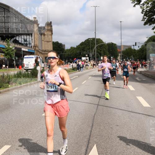 29.06.2025 - hella hamburg halbmarathon Yannick Fuchs http://msf.ph/oto/8251523 29.06.2025 10:35:31 20KM 1136, 1677, 2568, 2797, 2949, 3332, 3618, 4205, 4303, 4380, 4634, 4871, 4889, 5007, 5014, 5026, 5410, 5709, 6429, 6683, 6771, 7080, 7284, 7378, 7774, 8074, 8122, 8966, 9358, 9640, 9659, 9755, 9979, 10375, 10783, 10934, 10978, 11062, 11765, 11922, 11959, 12365, 12385, 12895, 13158, 13268, 13457, 14661, 14820, 15164, 15247, 15493, 15689, 16201, 16249, 16347, 16599, 17720, 17724, 17834, 17971, 18045, 18049, 18173, 18399, 18412, 18573 meine-sportfotos.de