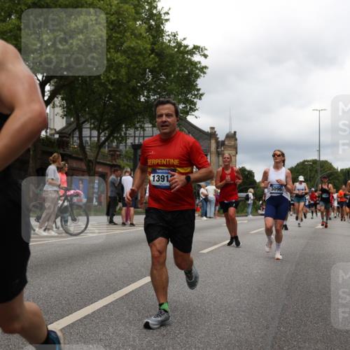 29.06.2025 - hella hamburg halbmarathon Yannick Fuchs http://msf.ph/oto/8251551 29.06.2025 10:47:58 20KM 1267, 1422, 1442, 1502, 1549, 1870, 2058, 2070, 2432, 2518, 2630, 3096, 3103, 3819, 4299, 5020, 5259, 6260, 6294, 6374, 7129, 7395, 7478, 7973, 8285, 8394, 9032, 9380, 9791, 9922, 10040, 11009, 11068, 11430, 11789, 11844, 12321, 12607, 12632, 13033, 13147, 13397, 13794, 13803, 13912, 14026, 14239, 14702, 15146, 15441, 15838, 15856, 15946, 16623, 16780, 17348, 17482, 18143, 18308, 18418, 18450, 18514, 18612, 19067 meine-sportfotos.de