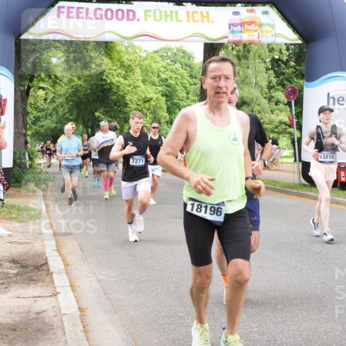 29.06.2025 - hella hamburg halbmarathon MichiJ http://msf.ph/oto/8251558 29.06.2025 10:52:04 Zwischen KM18-KM19 1885, 4613, 7271, 7474, 9254, 11614, 13210, 13901, 15009, 15377, 17550, 18196, 18426, 19165, 19176 meine-sportfotos.de