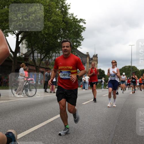 29.06.2025 - hella hamburg halbmarathon Yannick Fuchs http://msf.ph/oto/8251566 29.06.2025 10:47:58 20KM 1267, 1422, 1442, 1502, 1549, 1870, 2058, 2070, 2432, 2518, 2630, 3096, 3103, 3819, 4299, 5020, 5259, 6260, 6294, 6374, 7129, 7395, 7478, 7973, 8285, 8394, 9032, 9380, 9791, 9922, 10040, 11009, 11068, 11430, 11789, 11844, 12321, 12607, 12632, 13033, 13147, 13397, 13794, 13803, 13912, 14026, 14239, 14702, 15146, 15441, 15838, 15856, 15946, 16623, 16780, 17348, 17482, 18143, 18308, 18418, 18450, 18514, 18612, 19067 meine-sportfotos.de