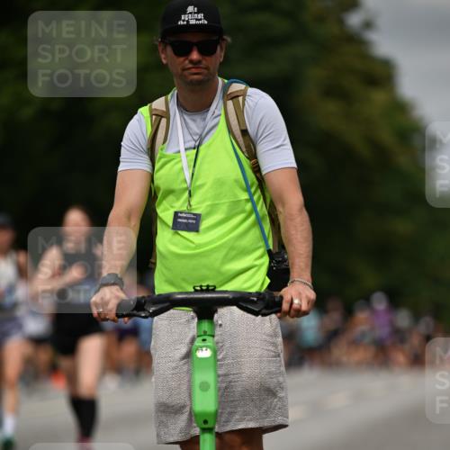 29.06.2025 - hella hamburg halbmarathon Dr. Thomas Lammeyer http://msf.ph/oto/8251579 29.06.2025 10:34:55 Kennedybrücke 1059, 1472, 1773, 2097, 2505, 2569, 3131, 4561, 6195, 6556, 6616, 6620, 6725, 7071, 7351, 8792, 9095, 9576, 9830, 9937, 10989, 10996 meine-sportfotos.de