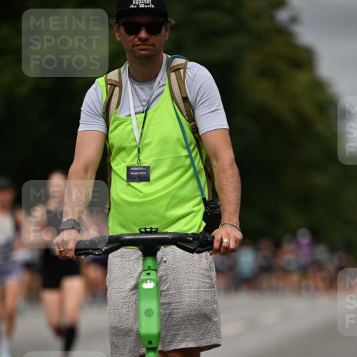 29.06.2025 - hella hamburg halbmarathon Dr. Thomas Lammeyer http://msf.ph/oto/8251588 29.06.2025 10:34:55 Kennedybrücke 1059, 1472, 1773, 2097, 2505, 2569, 3131, 4561, 6195, 6556, 6616, 6620, 6725, 7071, 7351, 8792, 9095, 9576, 9830, 9937, 10989, 10996 meine-sportfotos.de