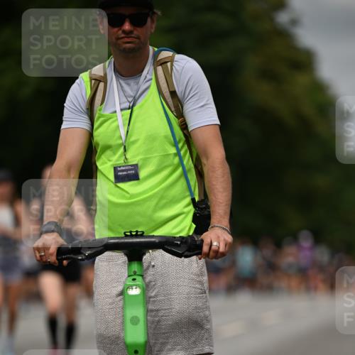 29.06.2025 - hella hamburg halbmarathon Dr. Thomas Lammeyer http://msf.ph/oto/8251599 29.06.2025 10:34:55 Kennedybrücke 1059, 1472, 1773, 2097, 2505, 2569, 3131, 4561, 6195, 6556, 6616, 6620, 6725, 7071, 7351, 8792, 9095, 9576, 9830, 9937, 10989, 10996 meine-sportfotos.de