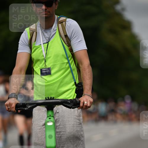 29.06.2025 - hella hamburg halbmarathon Dr. Thomas Lammeyer http://msf.ph/oto/8251607 29.06.2025 10:34:55 Kennedybrücke 1059, 1472, 1773, 2097, 2505, 2569, 3131, 4561, 6195, 6556, 6616, 6620, 6725, 7071, 7351, 8792, 9095, 9576, 9830, 9937, 10989, 10996 meine-sportfotos.de