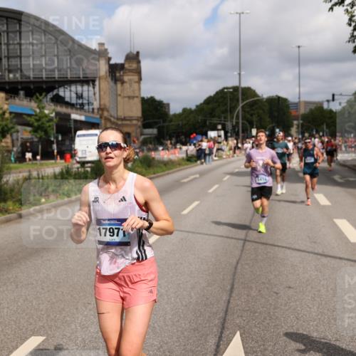 29.06.2025 - hella hamburg halbmarathon Yannick Fuchs http://msf.ph/oto/8251625 29.06.2025 10:35:31 20KM 1136, 1677, 2568, 2797, 2949, 3332, 3618, 4205, 4303, 4380, 4634, 4871, 4889, 5007, 5014, 5026, 5410, 5709, 6429, 6683, 6771, 7080, 7284, 7378, 7774, 8074, 8122, 8966, 9358, 9640, 9659, 9755, 9979, 10375, 10783, 10934, 10978, 11062, 11765, 11922, 11959, 12365, 12385, 12895, 13158, 13268, 13457, 14661, 14820, 15164, 15247, 15493, 15689, 16201, 16249, 16347, 16599, 17720, 17724, 17834, 17971, 18045, 18049, 18173, 18399, 18412, 18573 meine-sportfotos.de