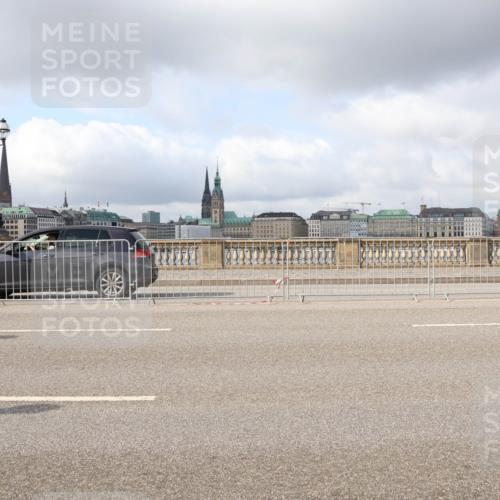 29.06.2025 - hella hamburg halbmarathon Lena Gebhardt http://msf.ph/oto/8251629 29.06.2025 09:03:08 Lombardsbrücke  meine-sportfotos.de