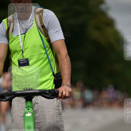 29.06.2025 - hella hamburg halbmarathon Dr. Thomas Lammeyer http://msf.ph/oto/8251631 29.06.2025 10:34:56 Kennedybrücke 1059, 1472, 1773, 2097, 2505, 2569, 3131, 4561, 6057, 6195, 6556, 6616, 6620, 6725, 7071, 7351, 8792, 9576, 9830, 9937, 10989 meine-sportfotos.de