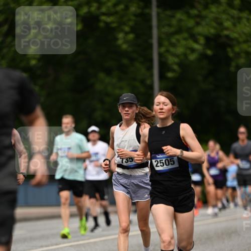 29.06.2025 - hella hamburg halbmarathon Dr. Thomas Lammeyer http://msf.ph/oto/8251676 29.06.2025 10:34:57 Kennedybrücke 1059, 1472, 1773, 2097, 2505, 2569, 3131, 3443, 4561, 6057, 6195, 6556, 6616, 6620, 6725, 7071, 7351, 8792, 9576, 9830, 9937, 10989 meine-sportfotos.de
